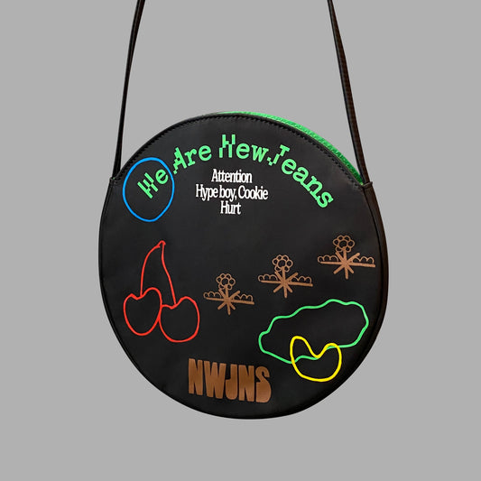 NEWJEANS 1ST EP ALBUM 'NEW JEANS' (BAG VERSION) BLACK VERSION COVER